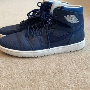 Air Jordan 1 High Nouveau Navy Snake Skin men’s